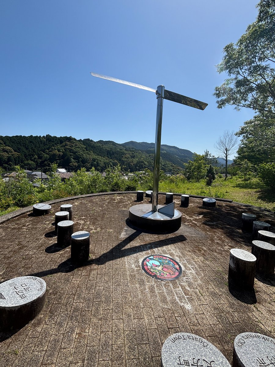 三原村の風景とポケふたの詳細写真