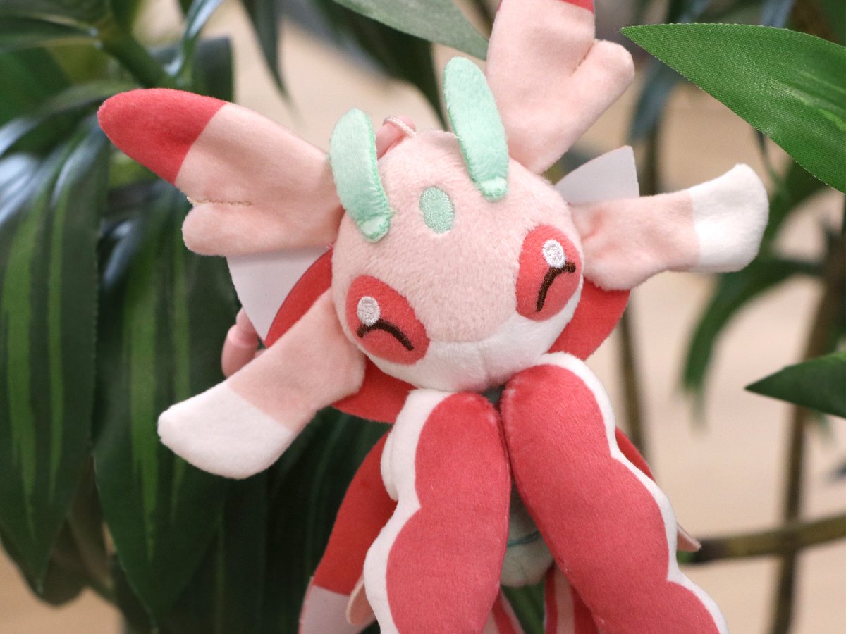 ラランテスの香り付きマスコット、優美に佇む花のポケモン