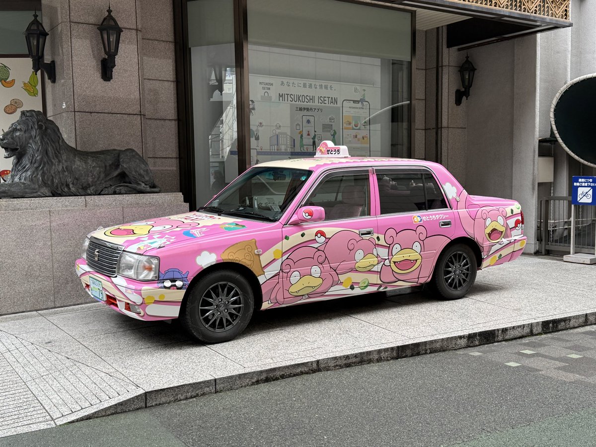 ヤドンのタクシーが展示されるイベント風景